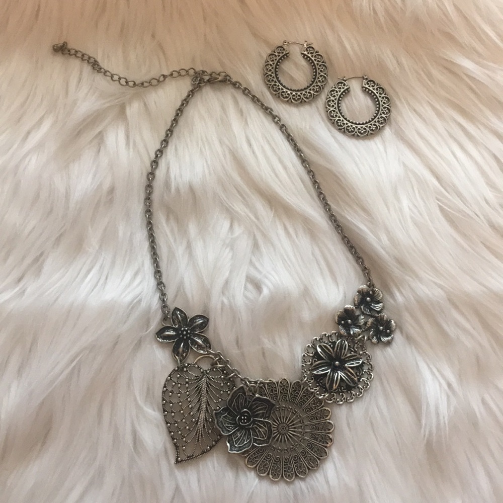 Silver necklace and earring set